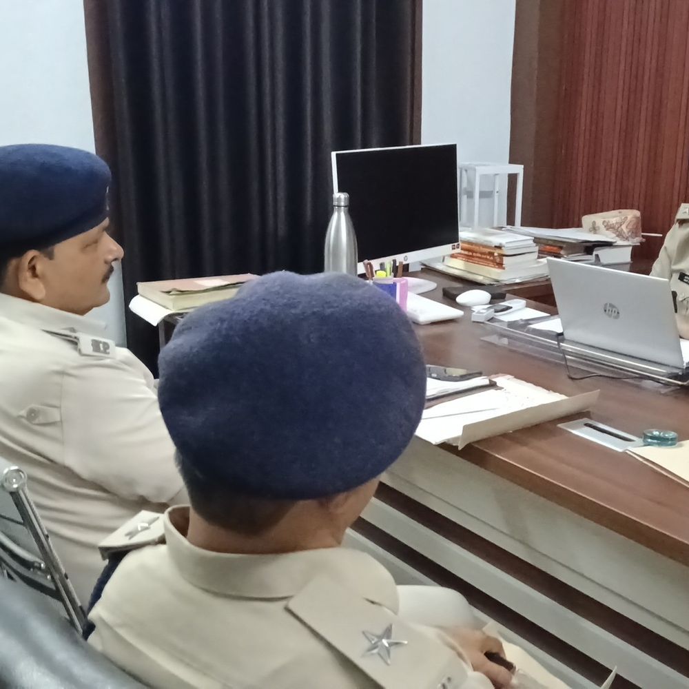 अपराध रोकने और दुर्गा पूजा के लिए एसडीपीओ-1 की मीटिंग:लंबित मामलों और शराबबंदी पर सख्त कार्रवाई करने के के निर्देश दिए