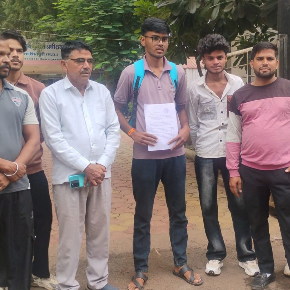 एलएलबी छात्र बोला- क्लास में गालियां दीं, बेल्ट से पीटा:एसपी ऑफिस में मारपीट करने वाले स्टूडेंट्स की शिकायत की
