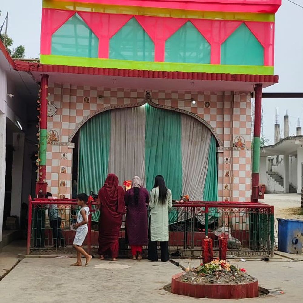 सहरसा के पंचवटी चौक पर बिना चंदा मांगे दुर्गा पूजा:10 दिनों तक चलता है मेला, 981 से चली आ रही परंपरा, बकरे की बलि भी चढ़ती है