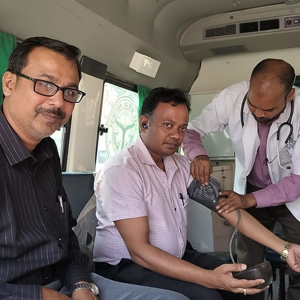 CHC दिवियापुर में 108-एंबुलेंस का औचक निरीक्षण:त्योहारों से पहले अधीक्षक ने परखीं व्यवस्थाएं, सभी दुरुस्त मिलीं और दिए निर्देश