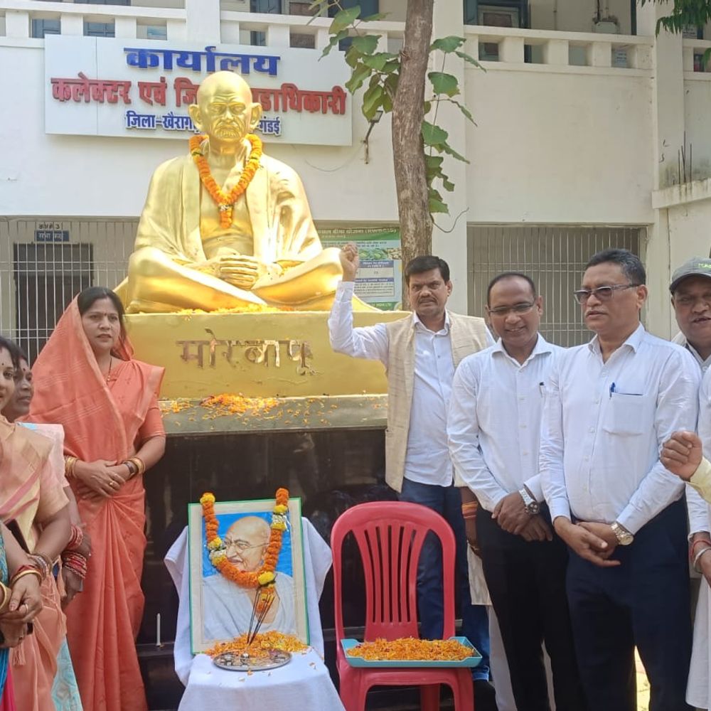 महात्मा गांधी को किया नमन विधायक ने किया माल्यार्पण