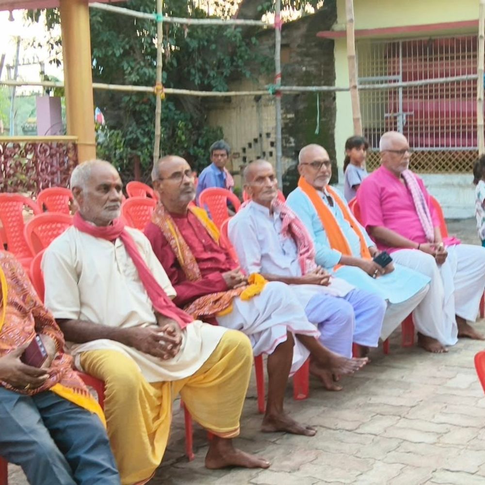 परसौनी में दुर्गापूजा की तैयारियां, इंद्र मोहन झा फिर अध्यक्ष:44 साल की परंपरा बरकरार, श्रद्धालुओं की सुविधा और सुरक्षा के लिए खास इंतजाम