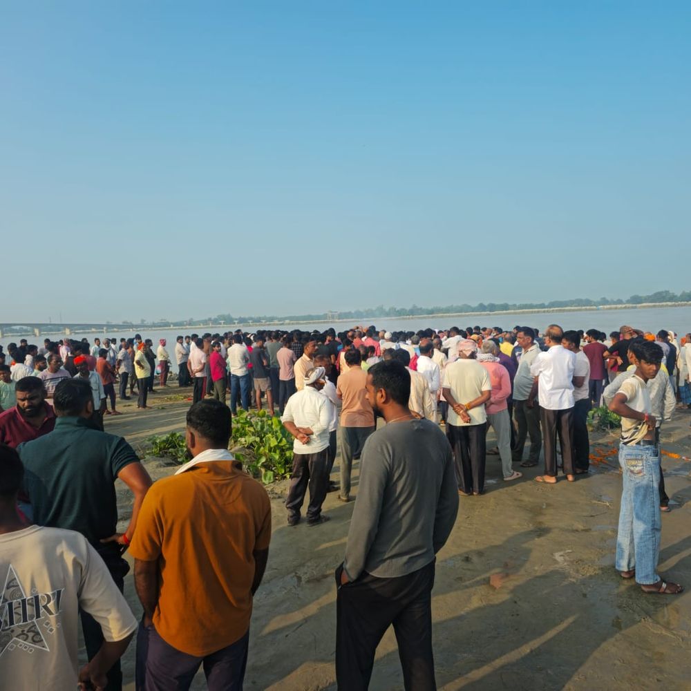 सुल्तानपुर हादसे में जान गंवाने वाले 4 क्रिकेटरों के शव:3 का अंतिम संस्कार, एक के पिता का इंतजार; चारों गांवों में पसरा मातम
