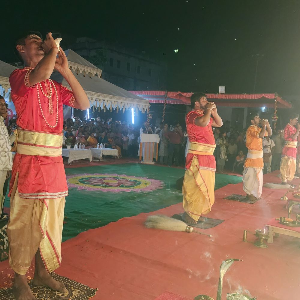 सीवान-गंगा आरती में शामिल हुए डीएम:काशी की तर्ज पर पुलवा घाट पर हुई भव्य गंगा आरती, स्वच्छता का दिया संदेश