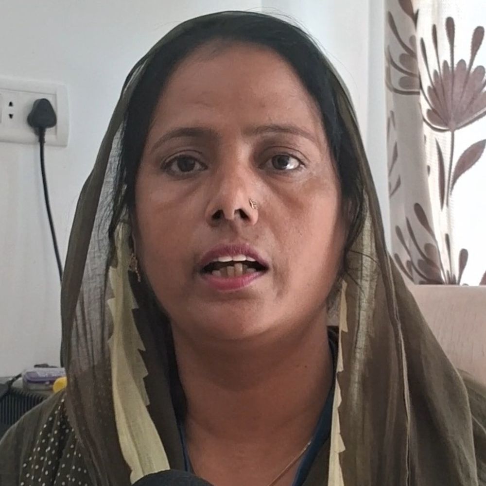 इटावा की सहाना बेगम विद्युत सखी बनकर कर रहीं कमाई:घर-घर बिजली बिल जमा कर बदली आर्थिक स्थिति, महिलाओं के लिए बनीं मिसाल