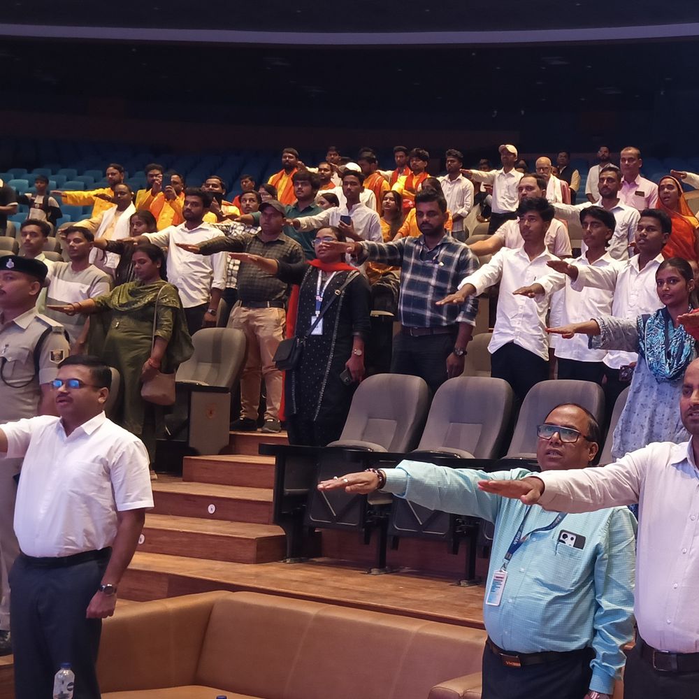 बेतिया में जिला स्तरीय युवा उत्सव का उद्घाटन:लोक नृत्य और गायन प्रतियोगिताएं हुई, चित्रकला में युवाओं ने दिखाई प्रतिभा