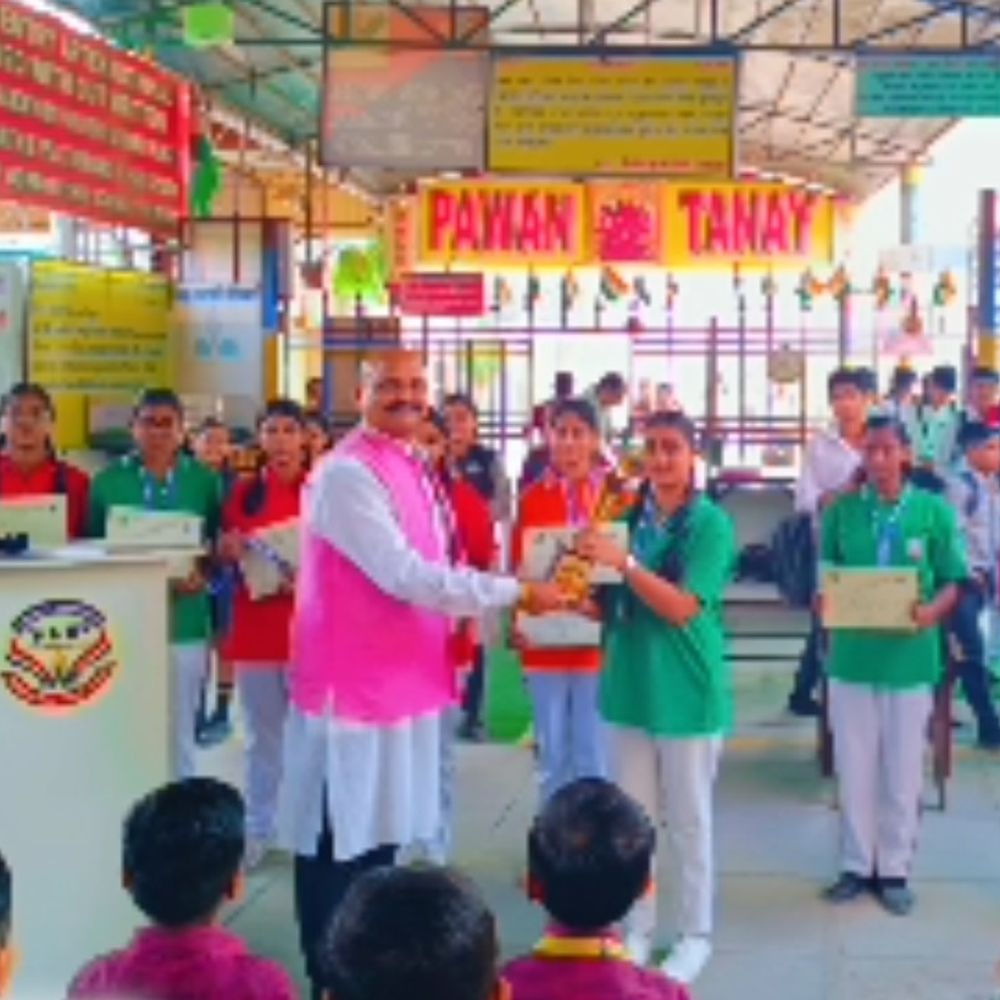 कानपुर में वॉलीबॉल प्रतियोगिता:दो टीमों को हराकर वीवीआईपी स्कूल की छात्राओं ने जीता सिल्वर मेड