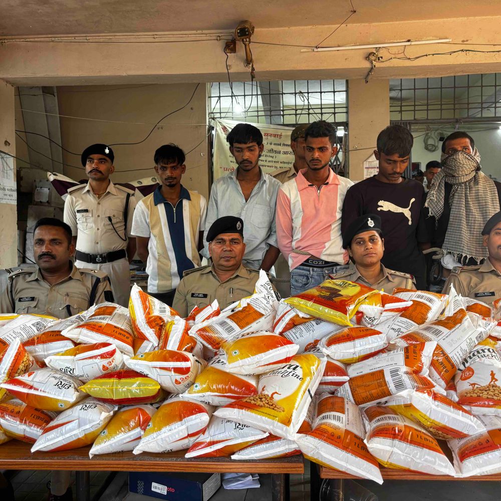 मोतिहारी में किराना गोदाम चोरी का 24 घंटे में खुलासा:5 चोर अरेस्ट; 540 लीटर तेल बरामद, हिंडरी बाजार में हुई थी वारदात