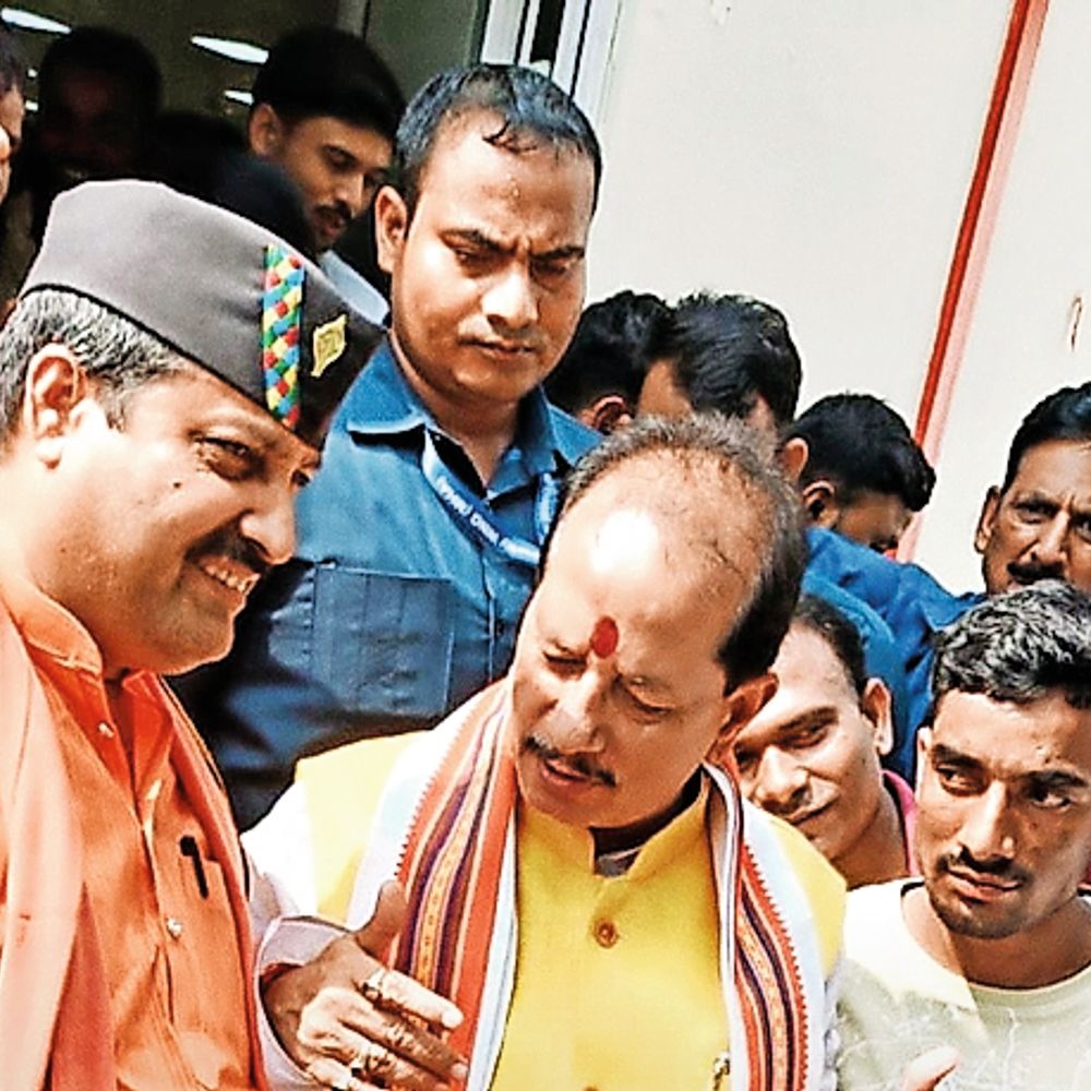 प्रभावित किसानों को मुआवजा देने और प्रक्रिया में ढील देने की मांग की