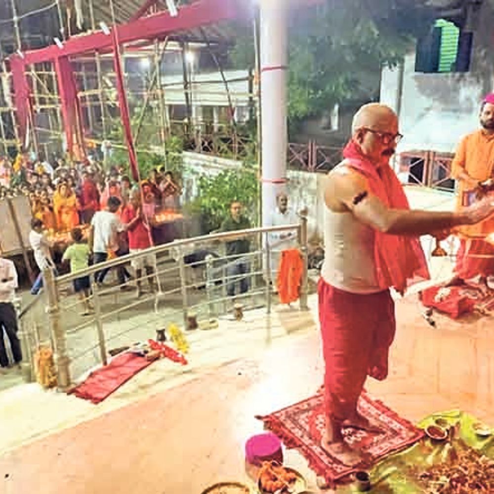 मोरवा : शारदीय नवरात्र पर भक्तिमय हुआ मोरवा, मंदिरों और पूजा पंडालों में उमड़ रही श्रद्धालुओं की भीड़