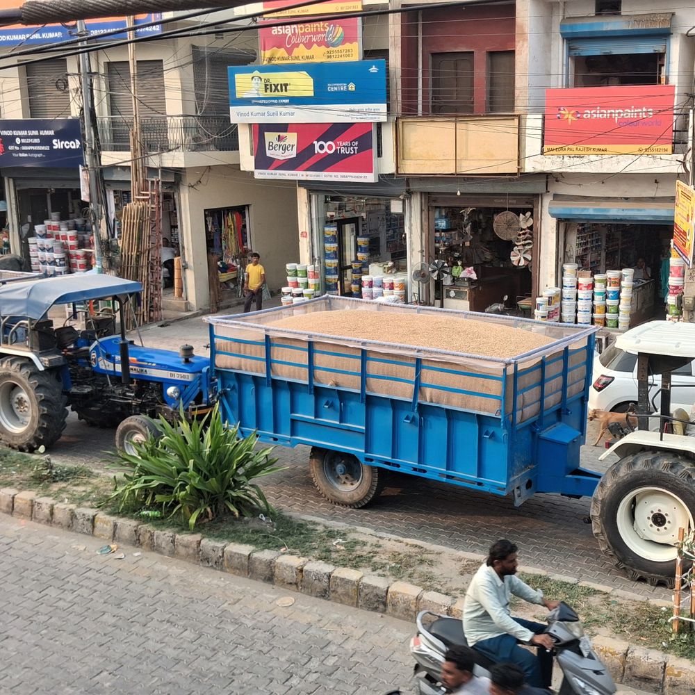 घरौंडा मंडी में अचानक बढ़ी धान की आवक:किसान नेता जगदीप औलख बोले- बाहर से आ रहा, प्रशासन ने बनाई टीम