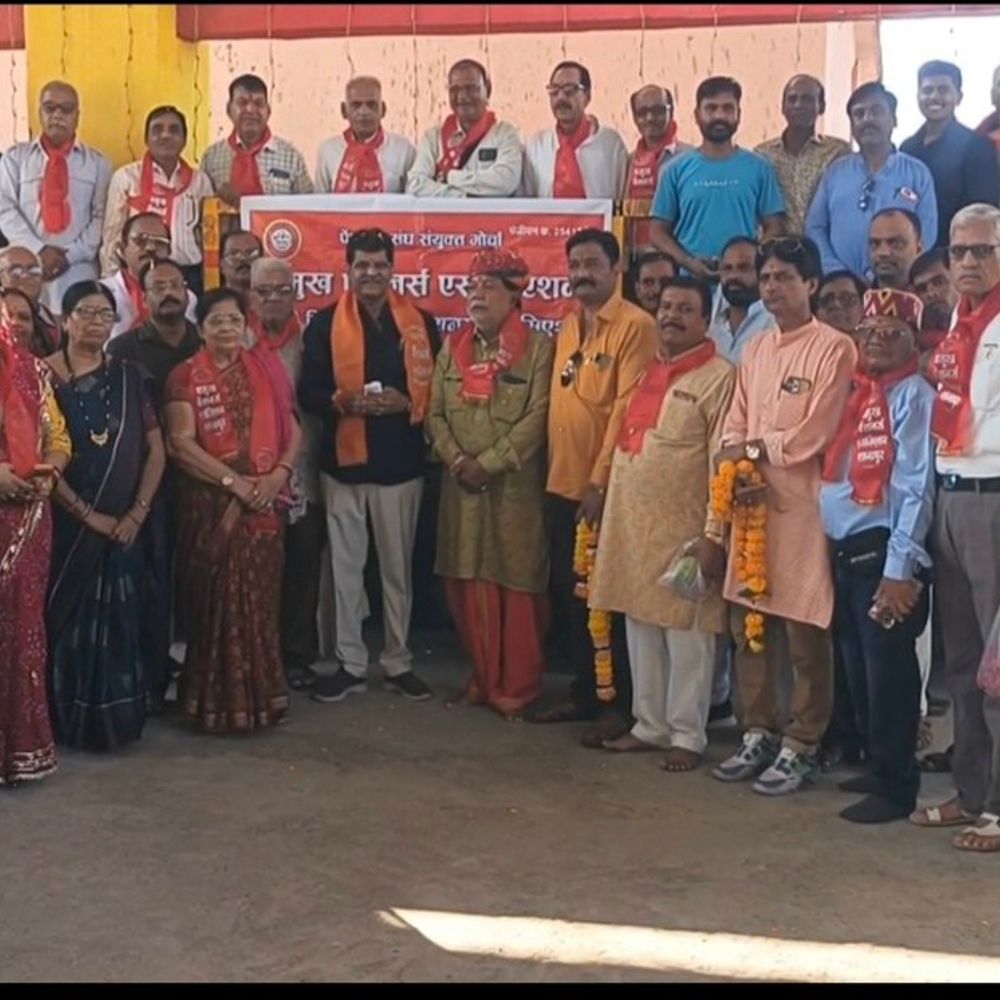 शाजापुर से 60 पेंशनर्स पावागढ़-डाकोर जी तीर्थ यात्रा पर रवाना:विधायक अरुण भीमावद ने दी शुभकामनाएं; तीन दिन बाद 26 को लौटेगी यात्रा