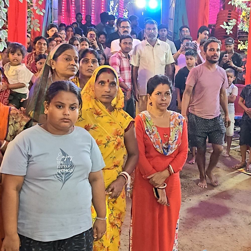 पौआखाली में मां दुर्गा की प्रतिमा स्थापित:श्रद्धालुओं ने मां के दर्शन कर सुख-समृद्धि की कामना की, शांति व्यवस्था के लिए पुलिस तैनात रही