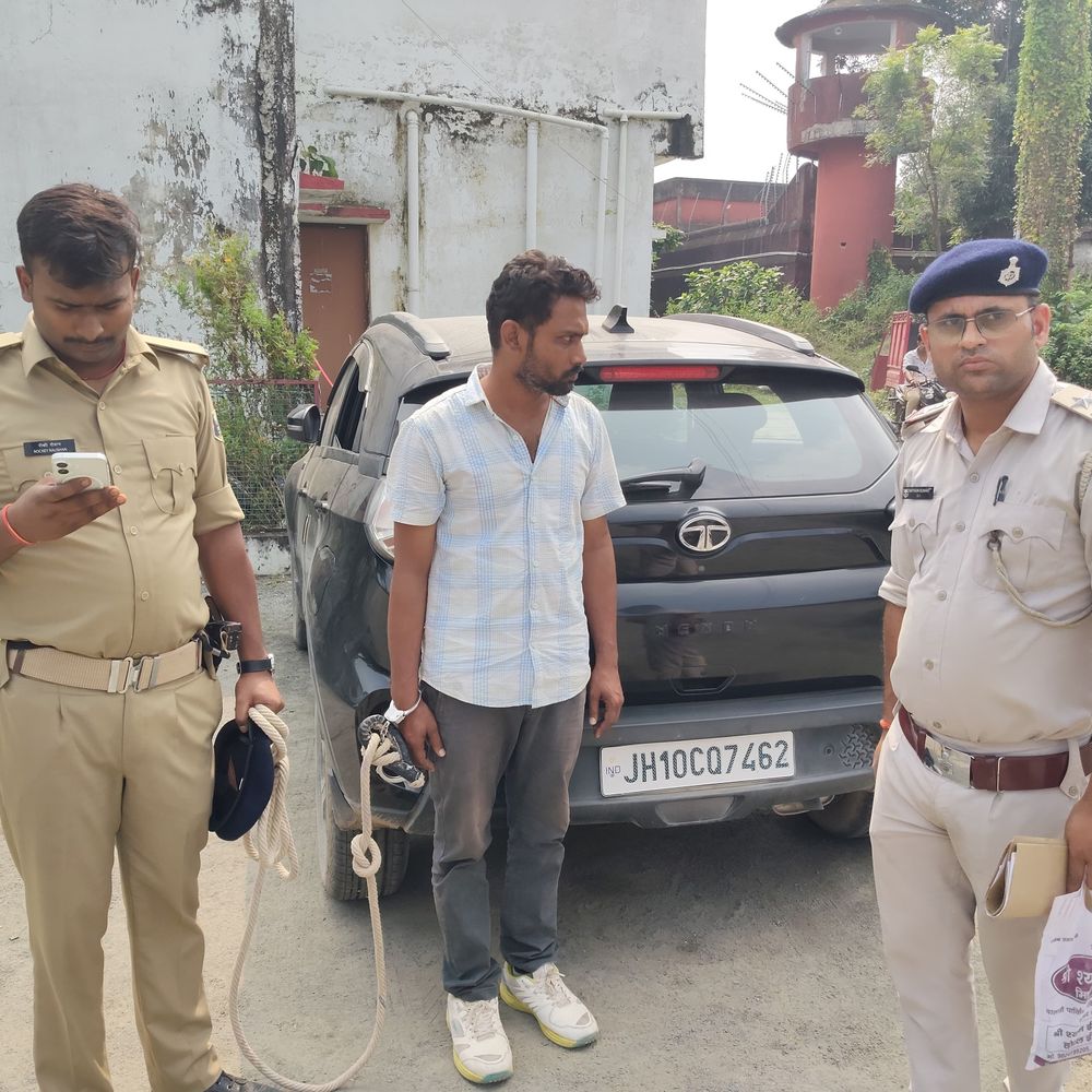 बिहार से चोरी टाटा नेक्सन जामताड़ा में मिली, एक गिरफ्तार:जीपीएस ट्रैकिंग से पहुंची पुलिस, अंतरराज्यीय चोर गिरोह का भंडाफोड़
