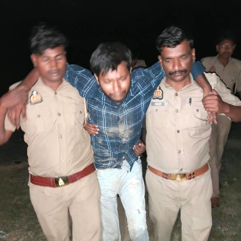कौशांबी में सर्राफा कारोबारी से लूट के 3 आरोपी गिरफ्तार:मुठभेड़ में एक बदमाश को लगी गोली, लूट का माल और हथियार बरामद
