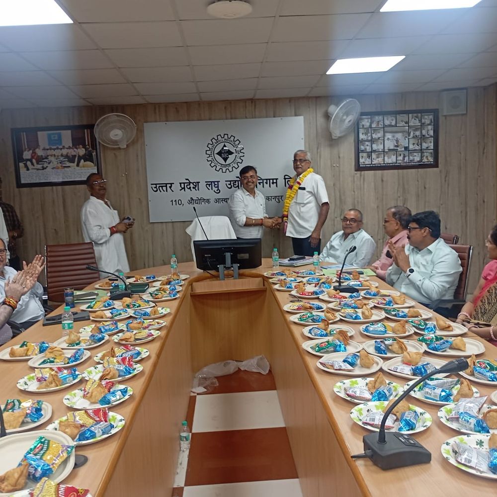 कानपुर में विदाई समारोह:उत्तर प्रदेश लघु उद्योग निगम में तीन सेवानिवृत्त कर्मचारियों का सम्मान