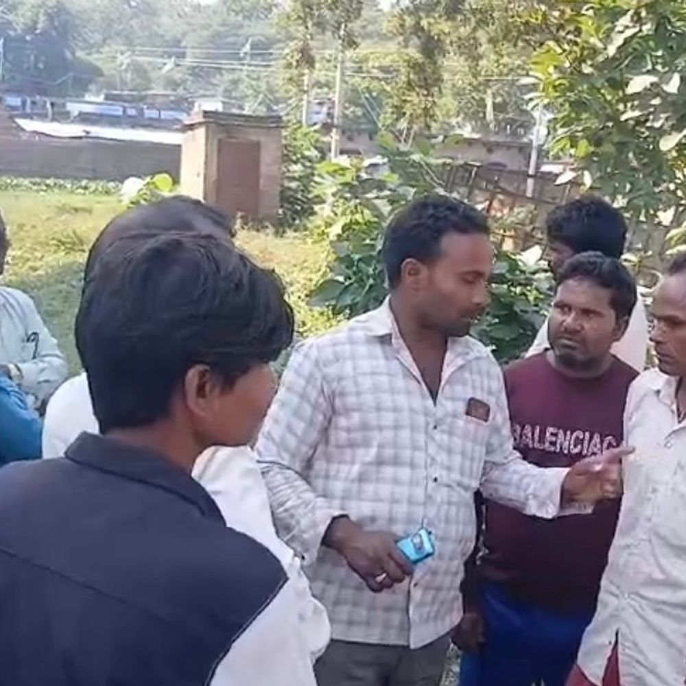 लखीमपुर-खीरी में अलग-अलग पेड़ों पर लटके मिले युवक-युवती के शव:प्रेम प्रसंग की चर्चा, पुलिस जता रही आत्महत्या की आशंका