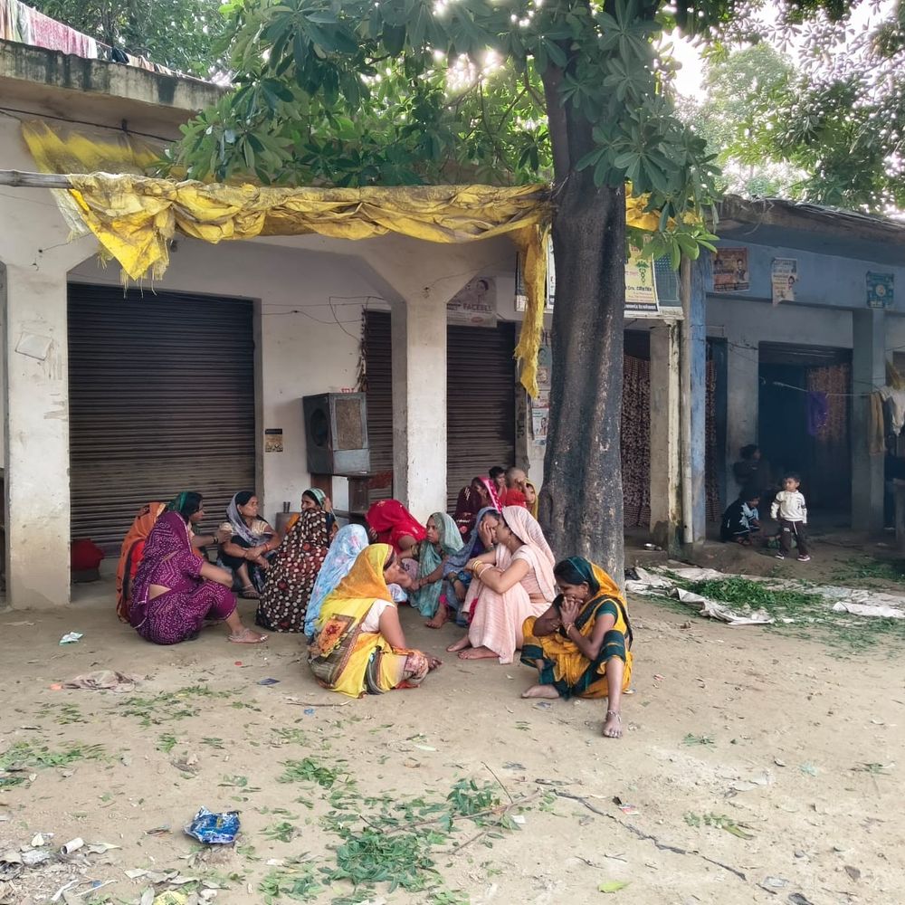 जहरीले कीड़े के काटने से बच्चे की मौत:परिवार झाड़-फूंक के लिए बदायूं ले गया, मां-बाप का इकलौता बेटा था