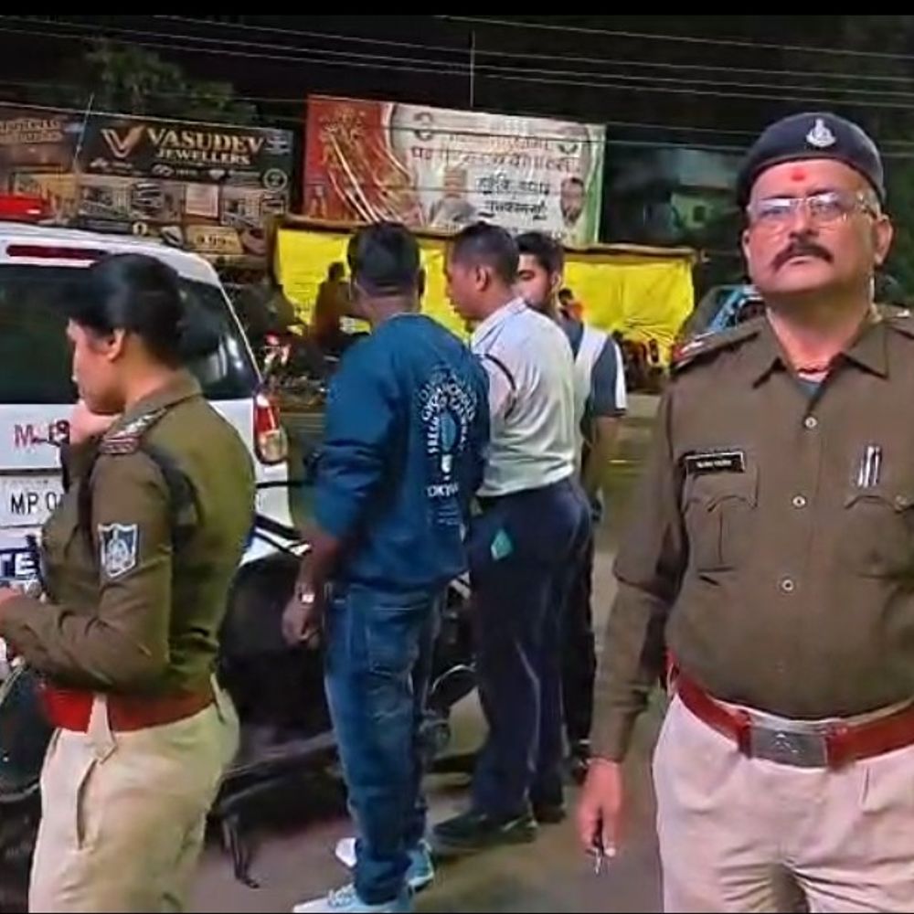उमरिया में ट्रैफिक नियम तोड़ने पर 54 चालान:पुलिस ने 24,400 रुपए जुर्माना लगाया; चार नाबालिग बाइक चलाते मिले
