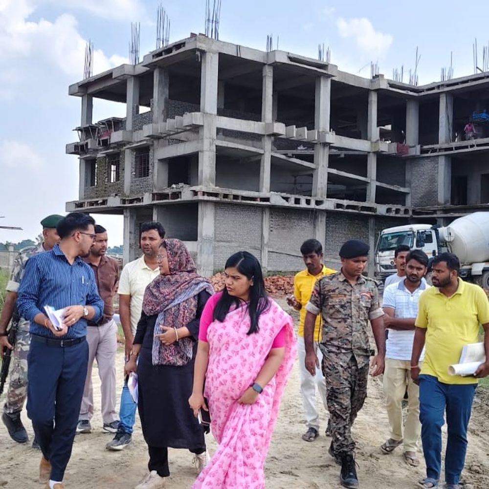 शिवहर- 520 बालिकाओं के लिए बन रहा आवासीय +2 स्कूल:DM प्रतिभा रानी ने किया निरीक्षण; तय समय में निर्माण पूरा करने और गुणवत्ता बनाए रखने के निर्देश