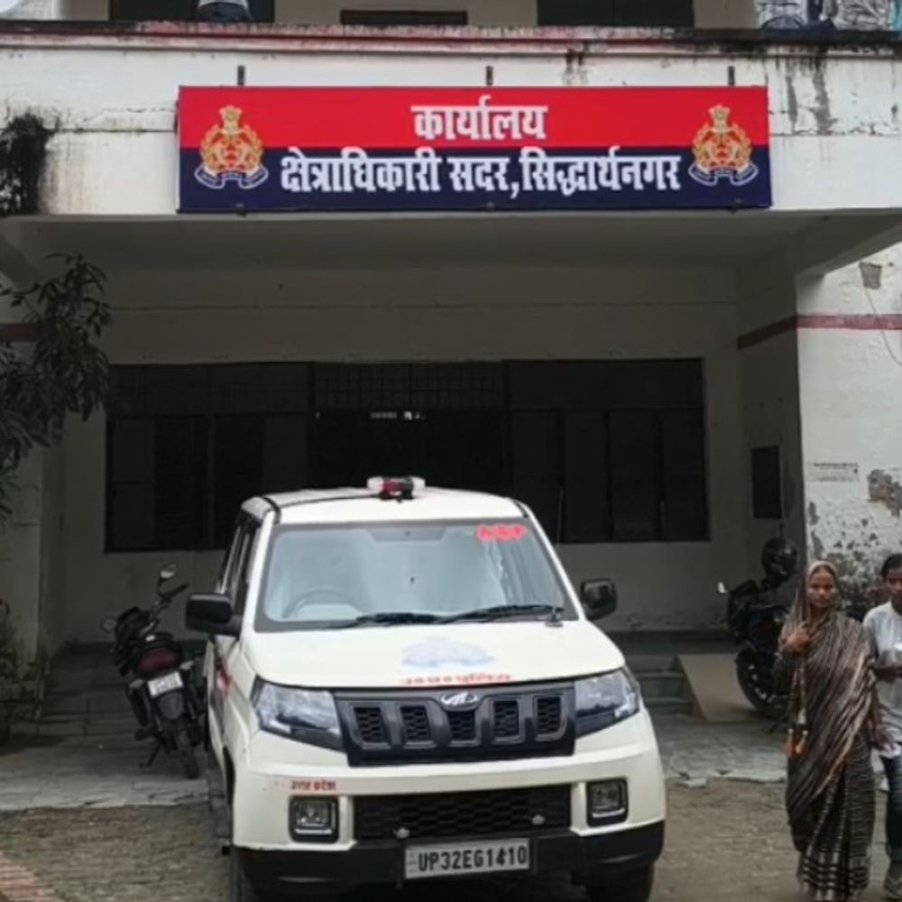 शादी का झांसा देकर किशोरी को ले जाने का आरोप:सिद्धार्थनगर में गांव के दो युवकों पर केस दर्ज, पुलिस जांच में जुटी