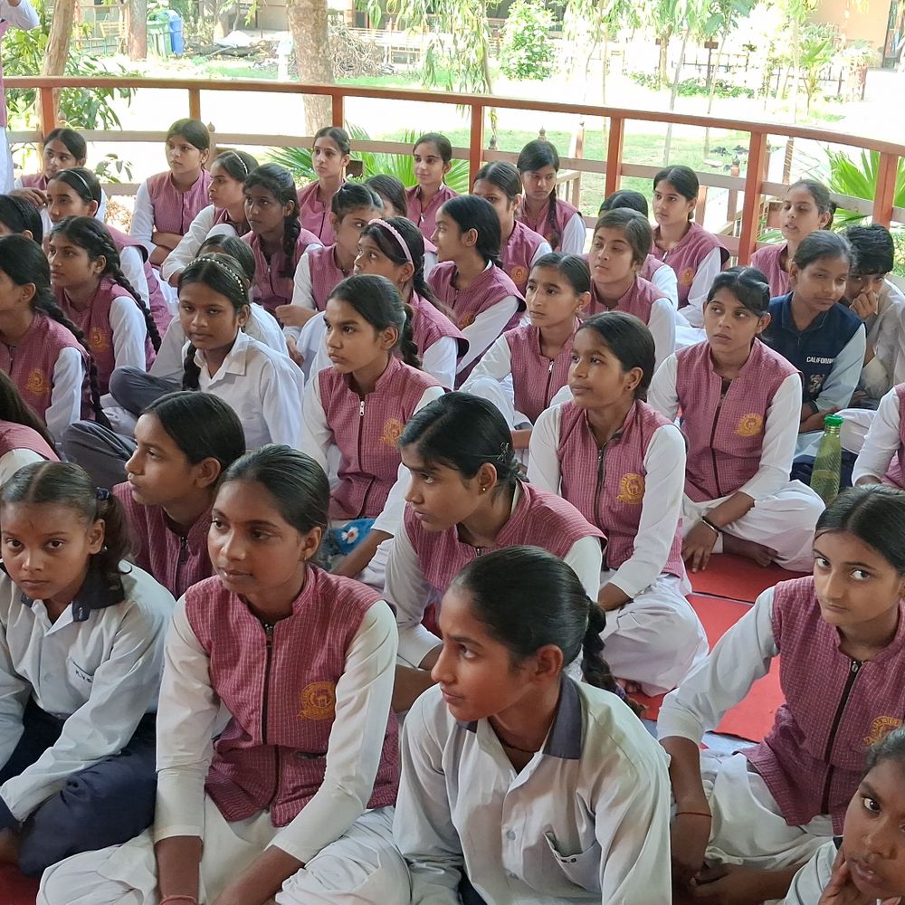 मेरठ में आत्मरक्षा प्रशिक्षण शिविर आयोजित:छात्राओं को सिखाए मार्शल आर्ट्स गुर, महिला हेल्पलाइन और सुरक्षा टिप्स दिए