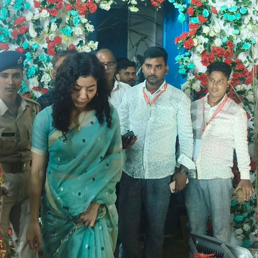 जहानाबाद में डीएम ने दुर्गा पूजा पंडालों का किया दौरा:मां दुर्गा की पूजा-अर्चना की, सुरक्षा व्यवस्था का लिया जायजा