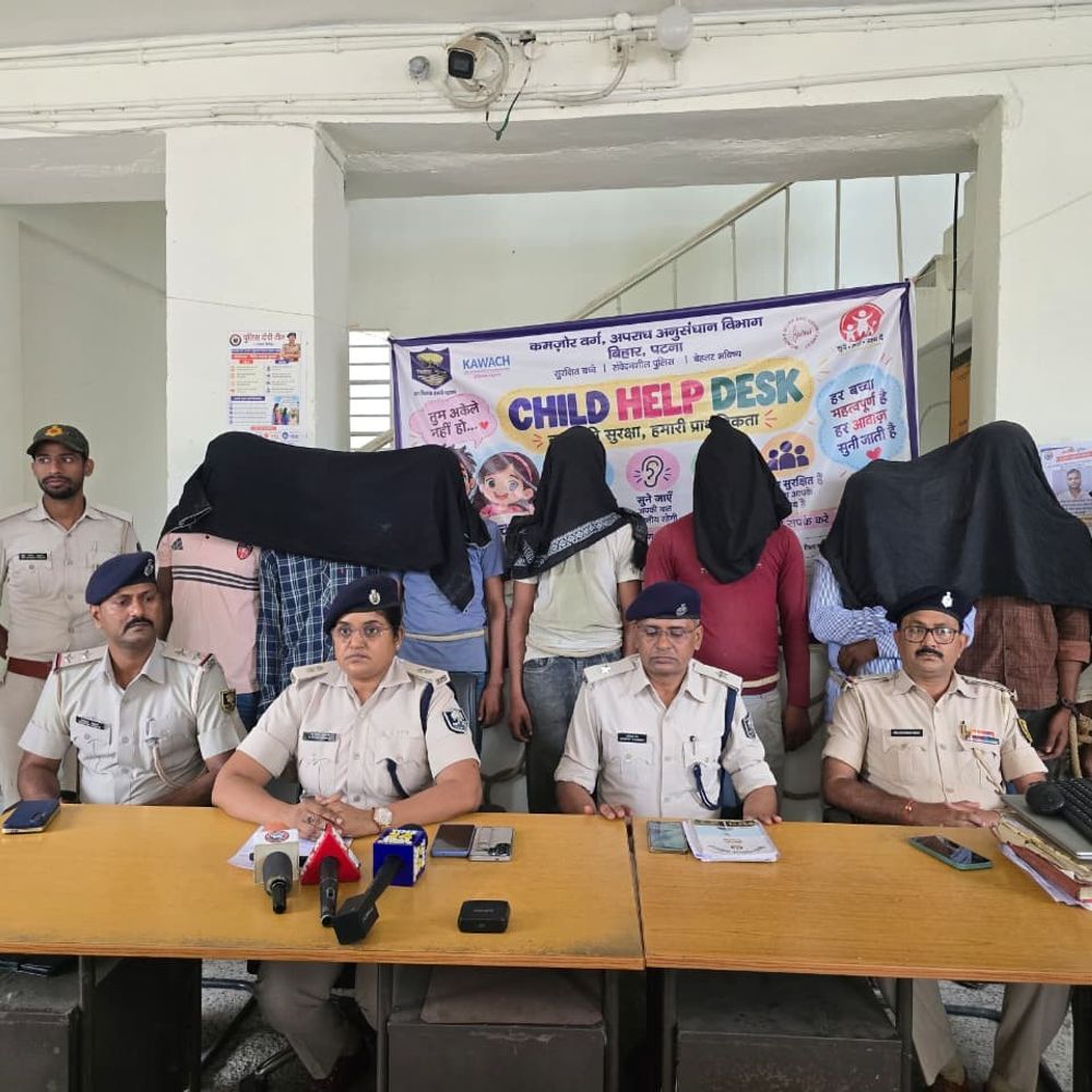 सीतामढ़ी में 8 शराब तस्कर गिरफ्तार:4447.8 लीटर नेपाली देसी शराब, ट्रैक्टर और बाइक जब्त