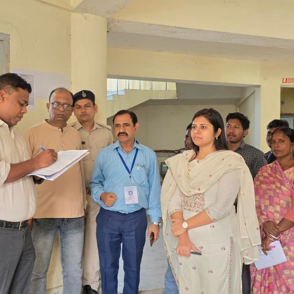 शेखपुरा के 7 केंद्रों पर 53.20% हुई वोटिंग:15 उम्मीदवारों के लिए डाला गया वोट, 27 अक्टूबर को मतगणना