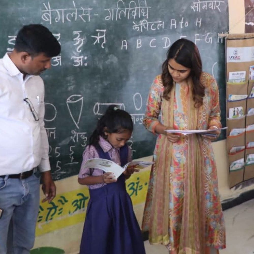 मक्सी में स्कूल शिक्षक को सस्पेंड करने के निर्देश:आंगनबाड़ी में पंखे और पीने का नहीं मिला, कलेक्टर ने वेतन कटाने कहा