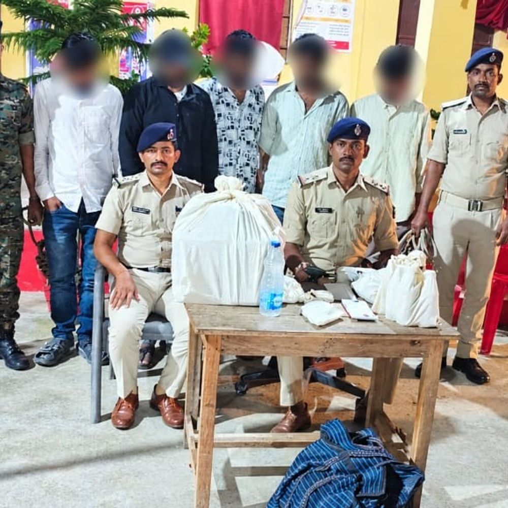 345 ग्राम स्मैक-पिस्टल समेत 8 आरोपी गिरफ्तार:सुपौल में 3 जगहों पर कार्रवाई, 1.41 लाख रुपए मिले