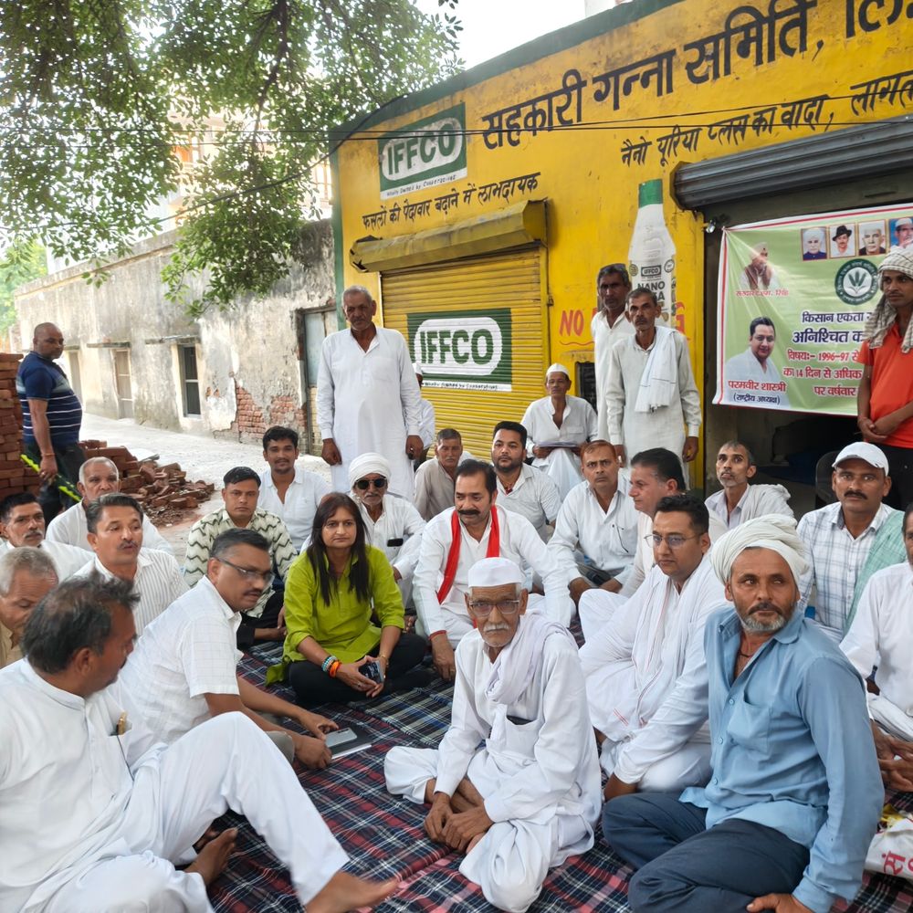 शामली में गन्ना मूल्य को लेकर किसानों का धरना:गन्ने का भाव 600 रुपए करने की मांग, बकाया भुगतान और ब्याज के लिए किसानों का धरना जारी
