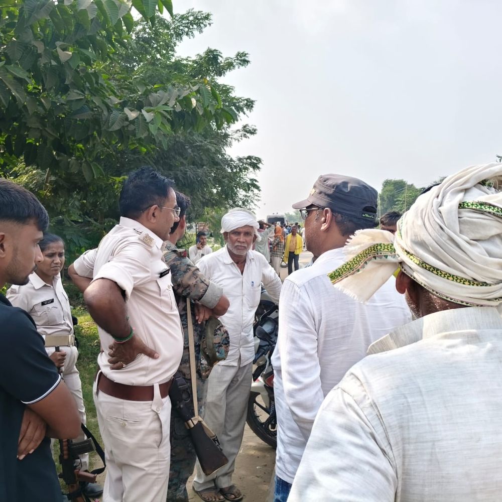 बक्सर में हाईवे पर दो हादसों में 2 की मौत:2 बाइक सवार घायल; एक मृतक की पहचान नहीं, बुजुर्ग को टक्कर मारकर बस ड्राइवर भागा