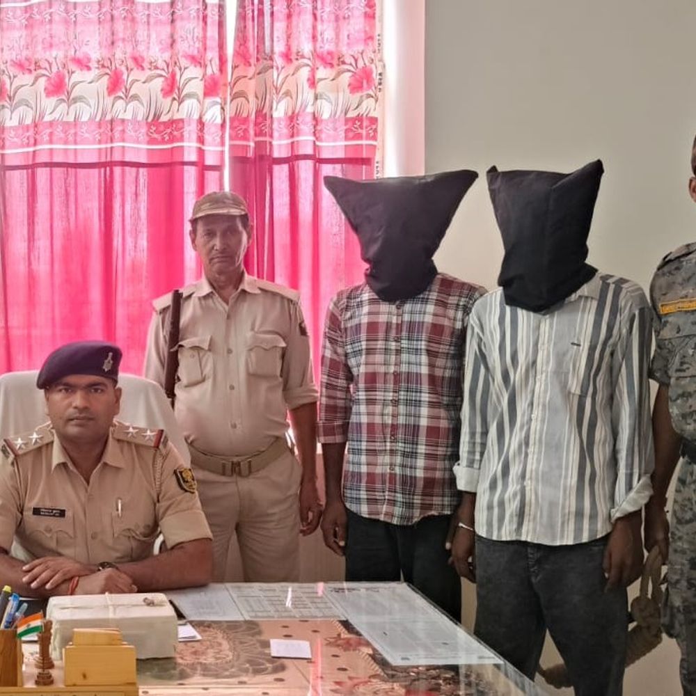 मुजफ्फरपुर में हथियार के साथ धराए 4 बदमाश:लूट की साजिश रच रहे थे, छापेमारी में पिस्टल-कारतूस और मोबाइल बरामद