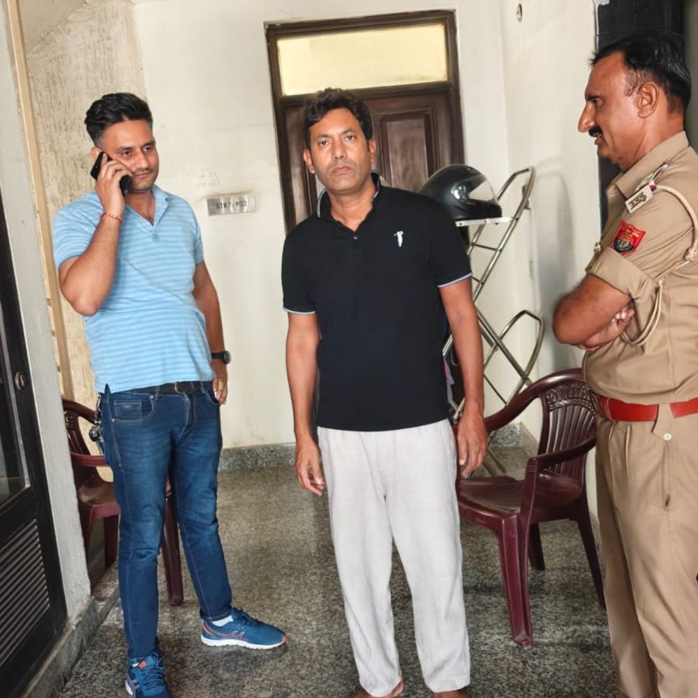 गौतमबुद्ध नगर में किसान नेताओं के घरों पर पुलिस तैनात:किसान संघर्ष मोर्चा ने संवैधानिक अधिकारों के उल्लंघन का आरोप लगाया