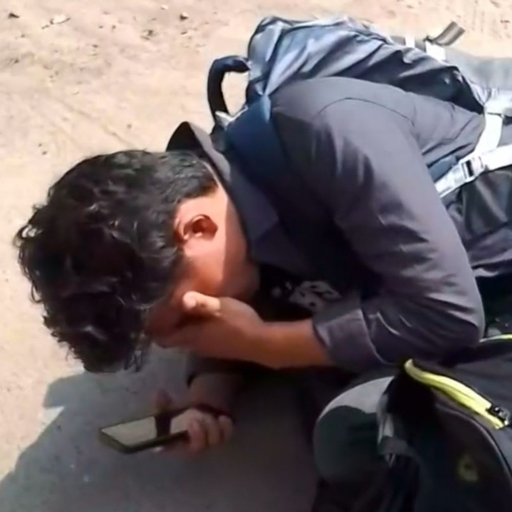 ई-ऑटो सवारों ने नेपाली युवक से 8 हजार छीने:त्योहार पर घर लौट रहा था युवक, पुलिस को देख रो पड़ा; जांच जारी