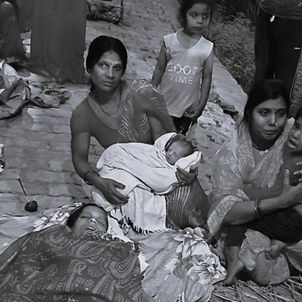 डॉक्टर की लापरवाही से महिला की मौत का आरोप:9 महीने पहले पति की जान गई, नवजात बेटा और 4 साल की बेटी अनाथ
