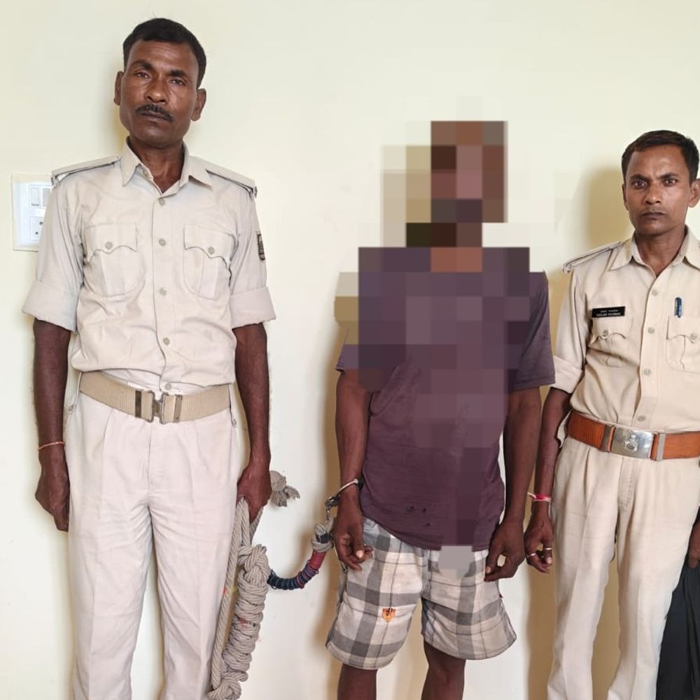हथौड़ी में शराब के साथ तस्कर गिरफ्तार:साइकिल जब्त, उत्पाद अधिनियम के तहत केस दर्ज, कोर्ट ने जेल भेजा