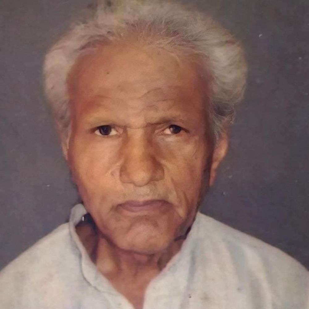शेखपुरा-टाटी नदी में मिला बुजुर्ग का शव:तटबंध से पैर फिसलने की आशंका, सुबह घर से निकले थे; शव पोस्टमार्टम के लिए भेजा