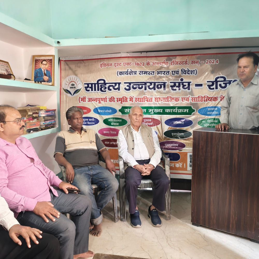 गाजीपुर में शरद पूर्णिमा पर काव्य गोष्ठी:रचनाकारों ने प्रस्तुत कीं भावपूर्ण कविताएं, दिसंबर में होगा मंडल स्तरीय कवि सम्मेलन