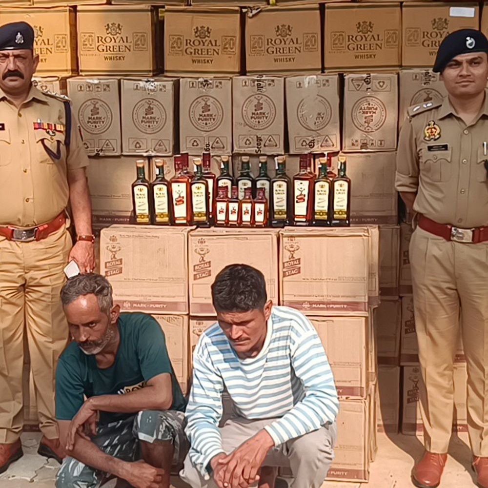 लौहरी-ड्रिंक की पेटियों के नीचे मिली 65 लाख की शराब:हिमाचल के 2 तस्कर गिरफ्तार, पंजाब में करना था सप्लाई
