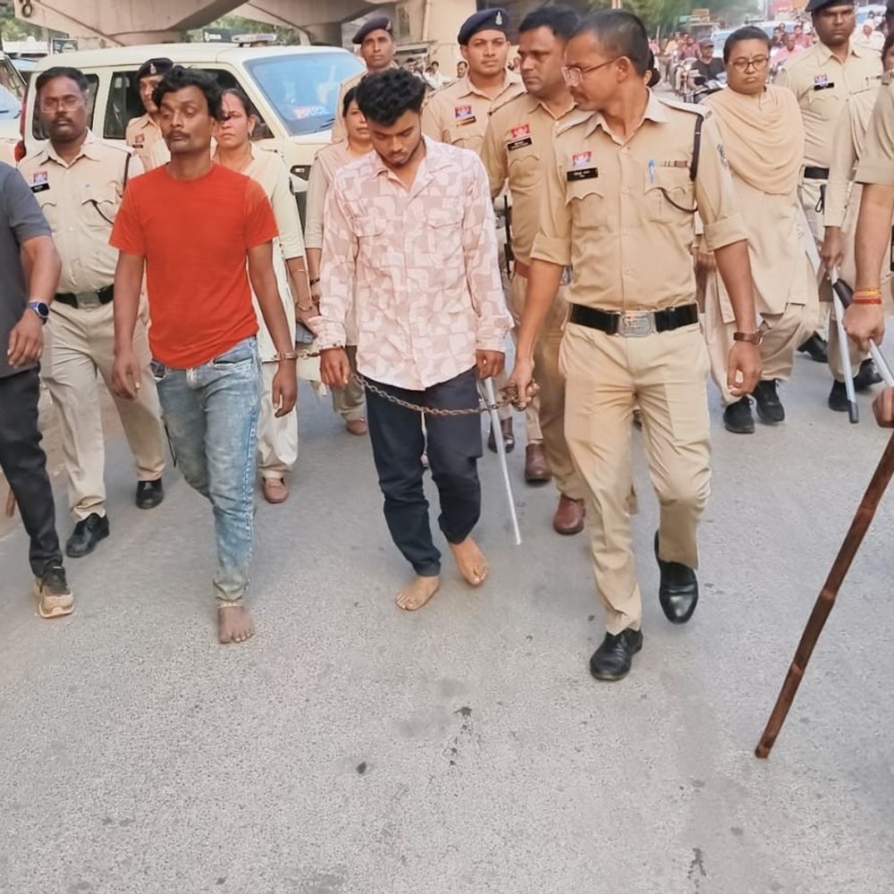 गौ-हत्या के आरोपियों को कोर्ट परिसर में भीड़ ने पीटा:नाबालिग लड़की समेत 11 आरोपी गिरफ्तार; मांस बेचने-पहचान छिपाने के लिए सिर फेंकने का आरोप