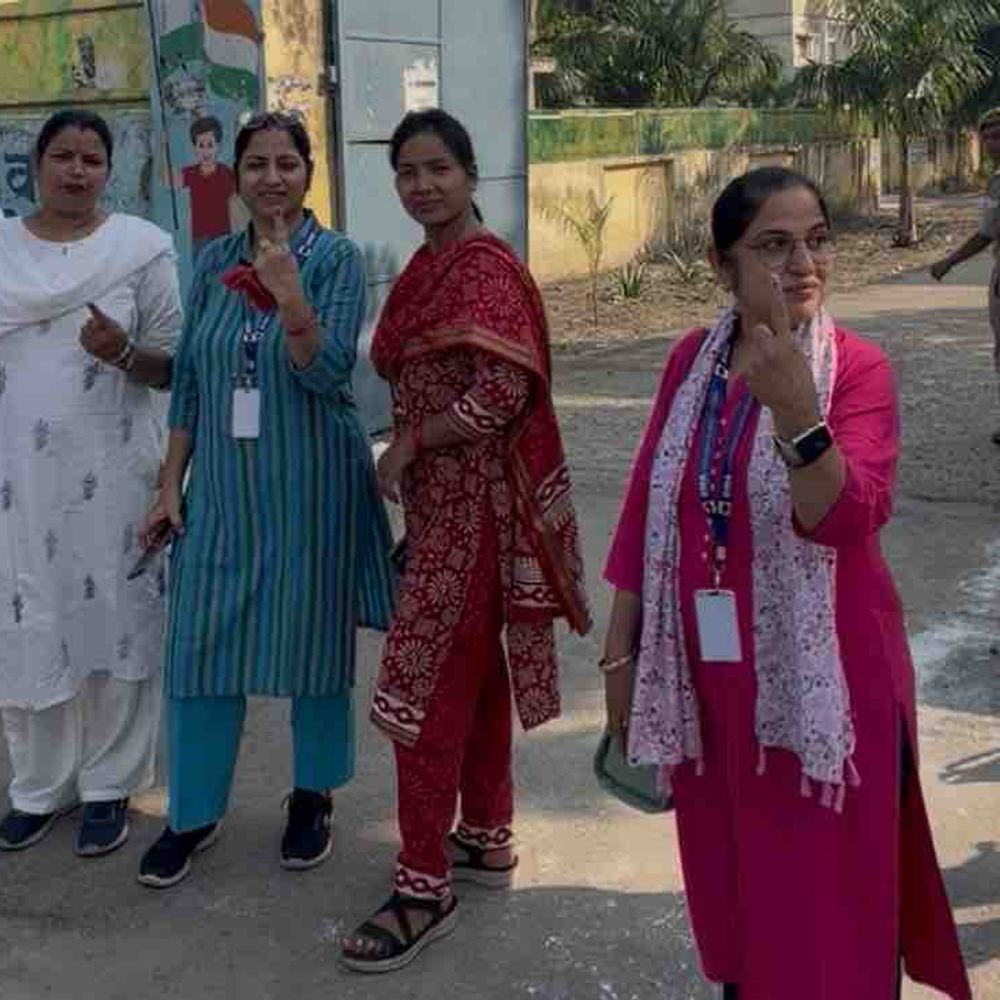 बरेली-मुरादाबाद खंड शिक्षक MLC चुनाव के लिए मतदान जारी:रामपुर के 6 केंद्रों पर सुरक्षा के कड़े इंतजाम, शिक्षकों ने उठाए कई मुद्दे