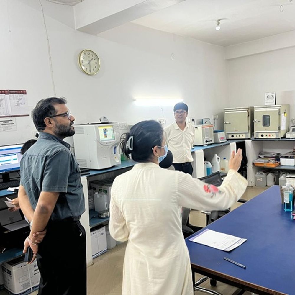 महावीर हॉस्पिटल में लार्ज लैब का नहीं मिला लाइसेंस, सील:कलेक्टर के निर्देश पर प्राइवेट हॉस्पिटलों की जांच,लाइफ-लाइन व गायत्री हॉस्पिटल भी पहुुंची टीम