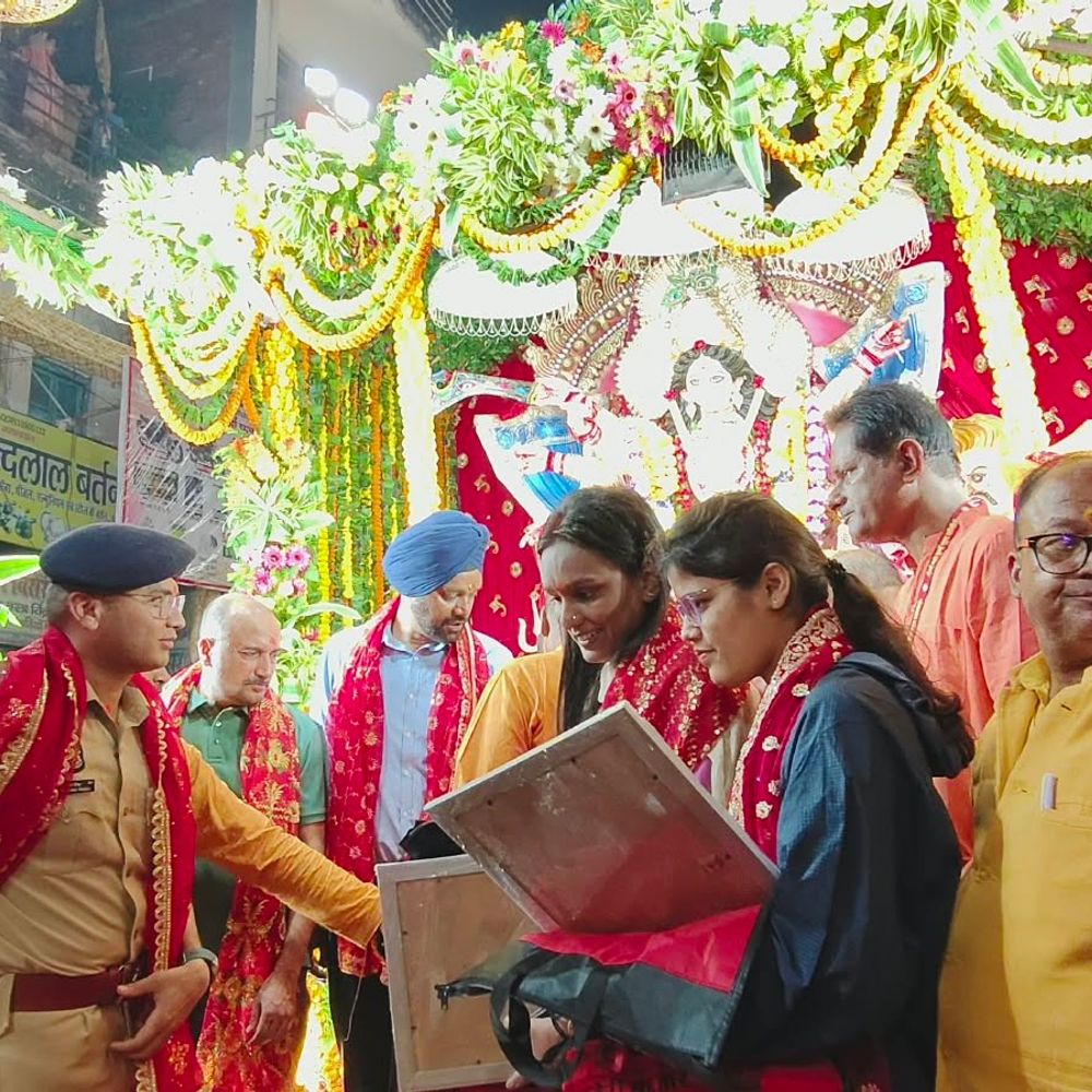 सुल्तानपुर में 36 घंटे की दुर्गा विसर्जन शोभायात्रा रवाना:DM-SP ने दिखाई हरी झंडी, गोमती घाटों पर हुई बैरिकेडिंग