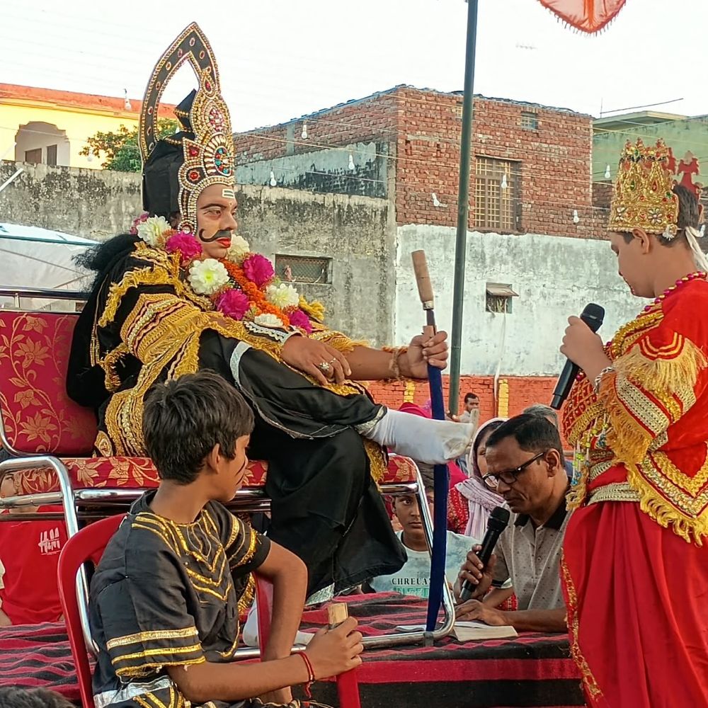 बिजनौर में दशहरे पर 25 फीट का रावण दहन:शहर में हल्के वाहनों और ई-रिक्शा के लिए रूट डायवर्जन लागू