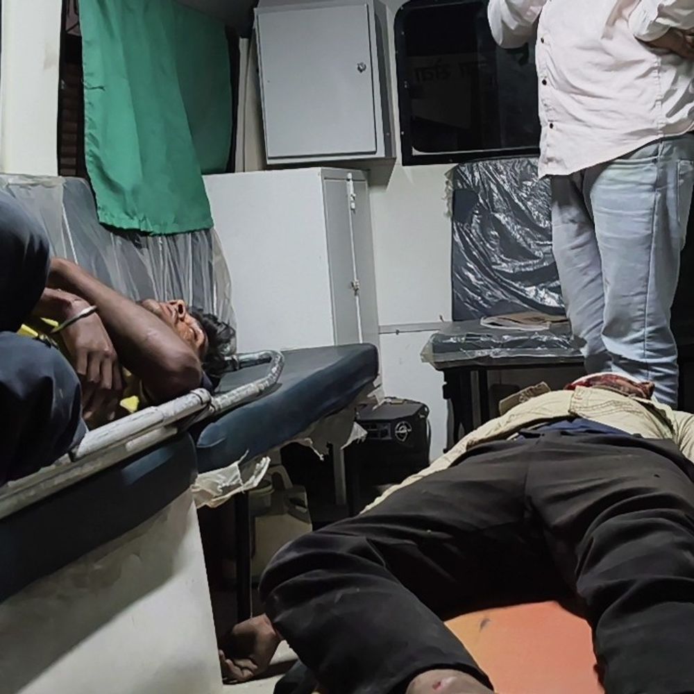 तेज रफ्तार कार ने ऑटो में मारी टक्कर, दो गंभीर:ड्राइवर की हालत नाजुक, जमालपुर मोड़ के पास हुआ हादसा, दोनों जिला अस्पताल रेफर