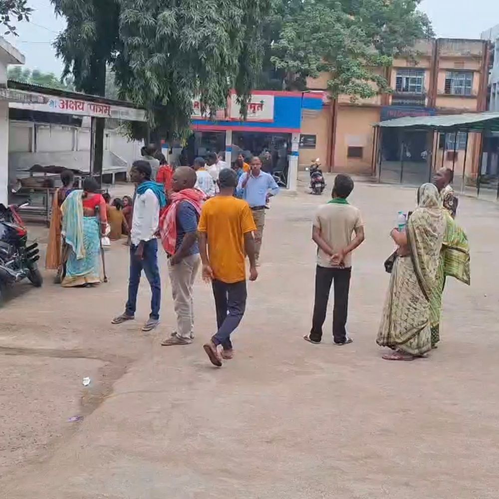 भागलपुर में सड़क हादसे में शख्स की मौत:सड़क किनारे घायल पड़े थे तीन बच्चों के पिता, अस्पताल पहुंचने के बाद तोड़ा दम