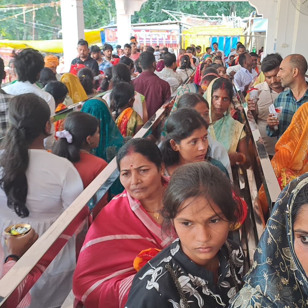 थावे मंदिर में एक लाख श्रद्धालु पहुंचने की उम्मीद:शारदीय नवरात्र के दूसरे दिन मां ब्रह्मचारिणी की पूजा हुई