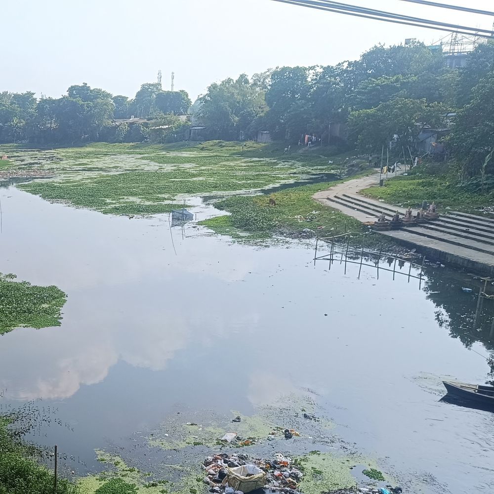 किशनगंज में 9.87 करोड़ खर्च, फिर भी रमजान नदी बदहाल:9.5 किलोमीटर क्षेत्र में थी निर्माण की योजना, छठ से पहले स्वच्छ घाटों की चुनौती